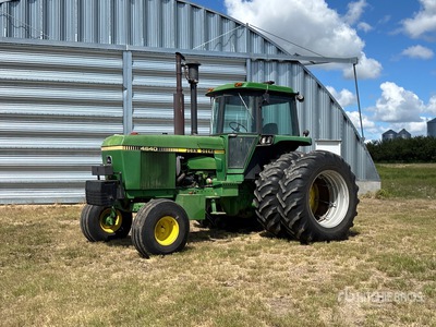 John Deere 4640 جرار ثنائي الدفع