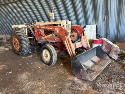 Cockshutt 1650 Antique Tractor (Inoperable)