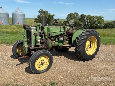John Deere 40-U 2WD Antique Tractor