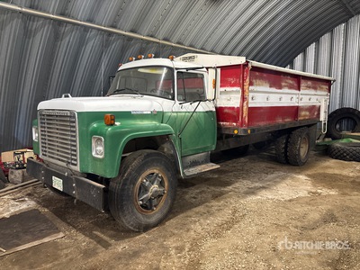 International Loadstar 1700 Grain Truck