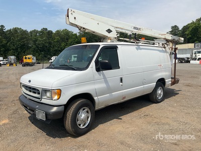 Versalift Vantel29n 28 ft on 2001 Ford E-350 4x2 Bucket Truck