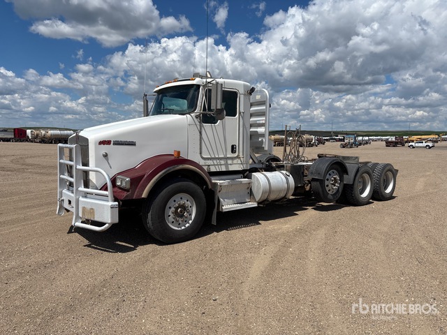 2008 Kenworth T800 8x4 Tri/A Day Cab Truck Tractor