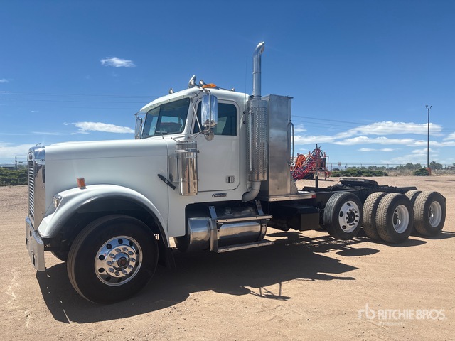 2006 Freightliner FLD 120 8x4 Tri/A Day Cab Truck Tractor