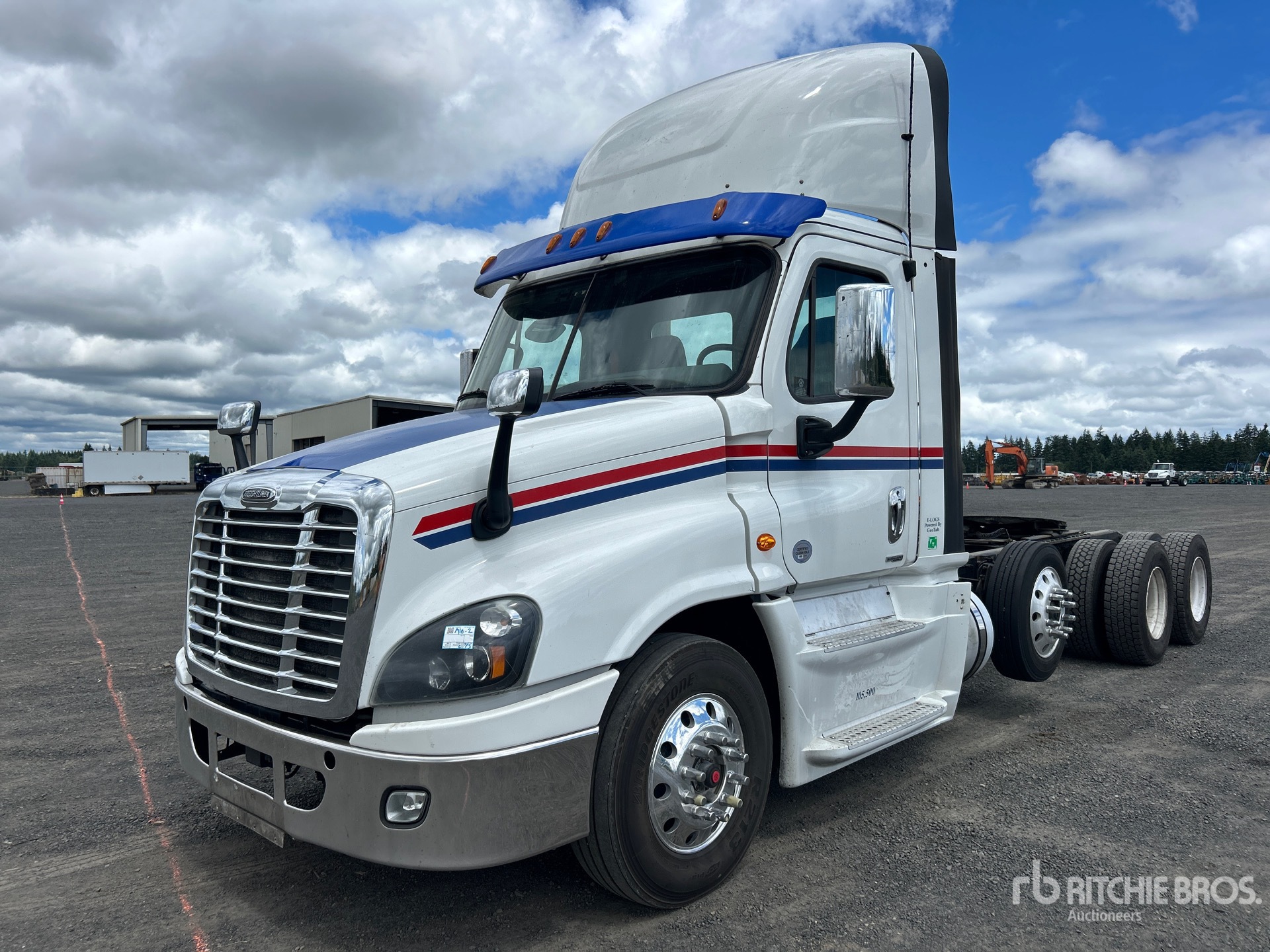 2017 Freightliner Cascadia 125 8x4 Tri/A Day Cab Truck Tractor