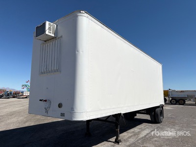 1983 Fruehauf FBBX-F1-28 28 ft x 96 in S/A Remorque fourgon