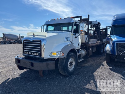 Serco 8500 Knuckle Boom on 2013 Mack GU813 6x4 Hi-Rail Greiferwagen