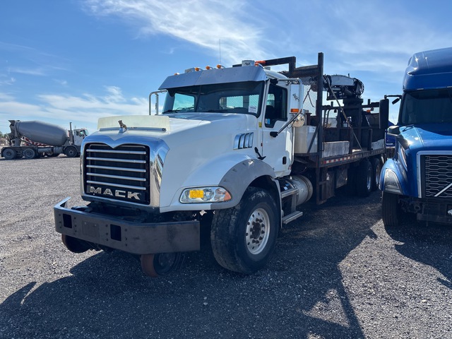 Serco 8500 Knuckle Boom on 2013 Mack GU813 6x4 Hi-Rail Grapple Truck