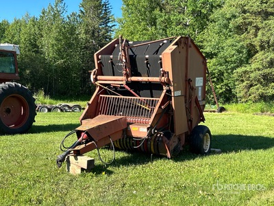 Massey Ferguson 1560 Round Baler