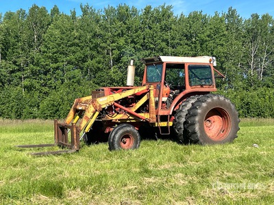 International 1466 2WD Wide Front Antique Tractor