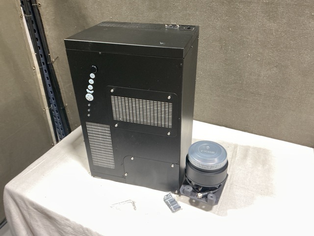 (1) Barco SIM7QHB Projector & (1) Barco R9211224 Projector Lens (1) Barco SIM7QHB Projector & (1) Barco R9211224 Projector Lens