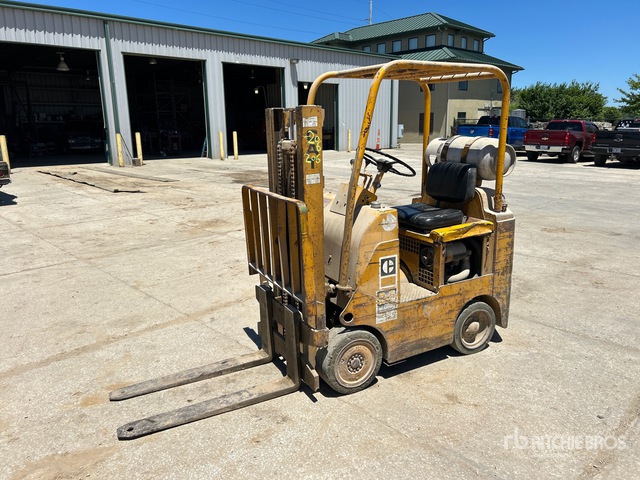 Cat 422S 3000 lb Cushion Tire Forklift