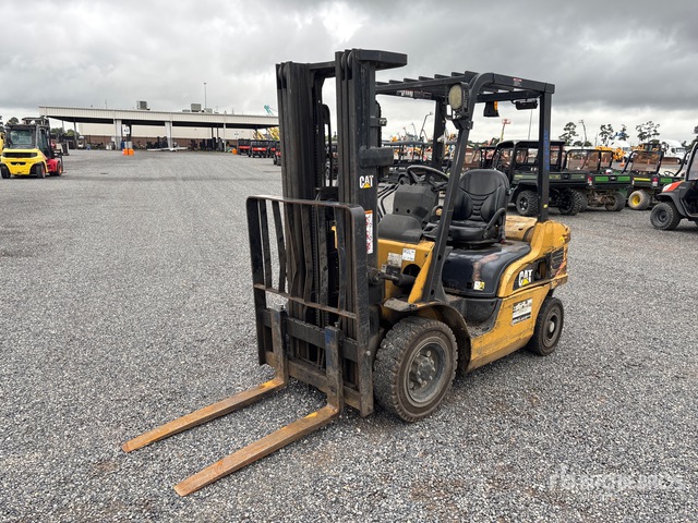 Cat 2PD5000 4500 lb Pneumatic Tire Forklift