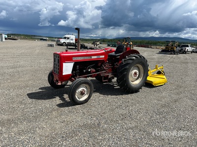 1971 International 444 2WD トラクター