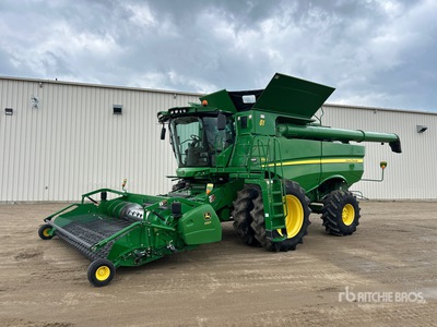2013 John Deere S680 Combine Harvester