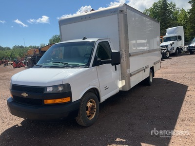 2019 GMC G4500 4x2 شاحنة فان (Inoperable)