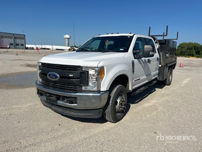 2017 Ford F-350 4x4 Crew Cab Flatbed Truck