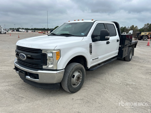 2017 Ford F-350 XL 4x4 Crew Cab Flatbed Truck