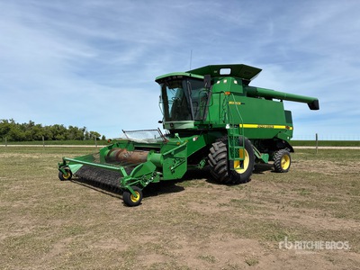 1998 John Deere Maximizer 9610 Combine Harvester