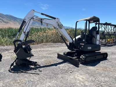 2013 Bobcat E35 حفارة صغيرة