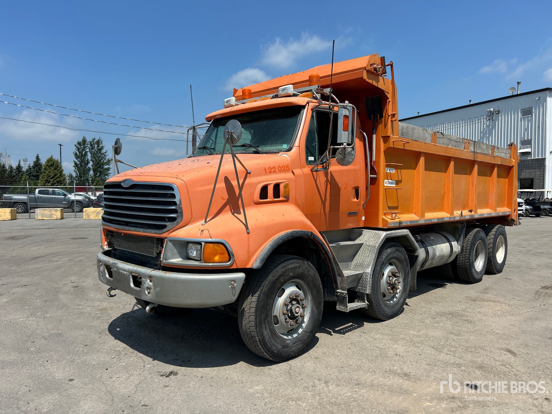 2007 Sterling LT9500 8x4 Twin-Steer T/A Dump Truck