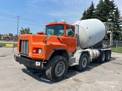 2003 Mack RB690S 8x4 Twin-Steer Mixer Truck