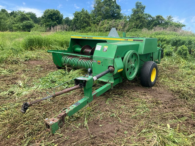 1999 John Deere 328 Square Baler