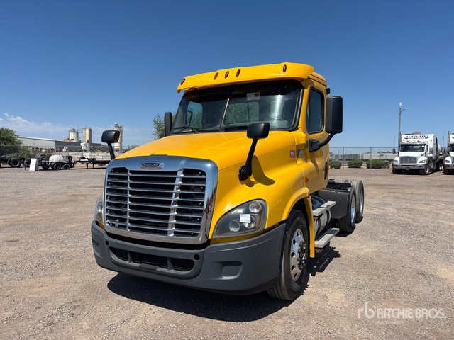 2016 Freightliner Cascadia 125 6x4 T/A Day Cab Truck Tractor