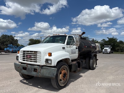 1999 Chevrolet C7H042 4x2 Water Truck