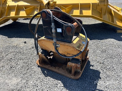 BTI TC302VL 32 in Compacteur à plateau vibrant