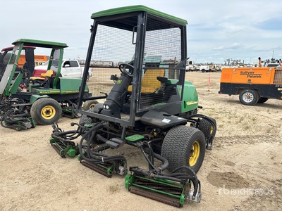 2005 John Deere 3225C 4x2 Ride-On Greens Lawn Mower