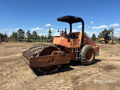 Sakai SV400TF Padfoot Drum Compactor