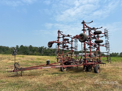 Morris 8900 40 ft Cultivator