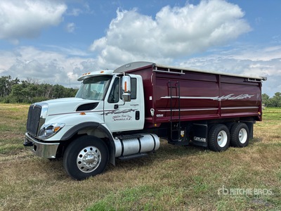 2014 International WorkStar 7400 6x4 Getreidetransporter