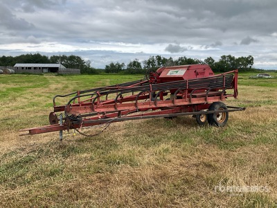 Valmar 240 40 ft Ground Drive Kunstmeststrooier