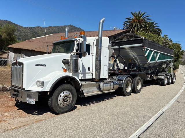 2015 Kenworth T800B Stone Spreader Truck w/ Stone Slinger on 2015 ASE Trailer