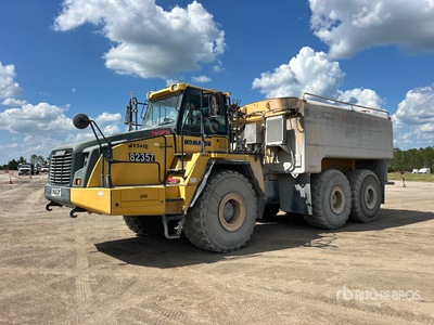 2015 Komatsu HM400-5 8000 gal 6x6 Camion de agua articulado