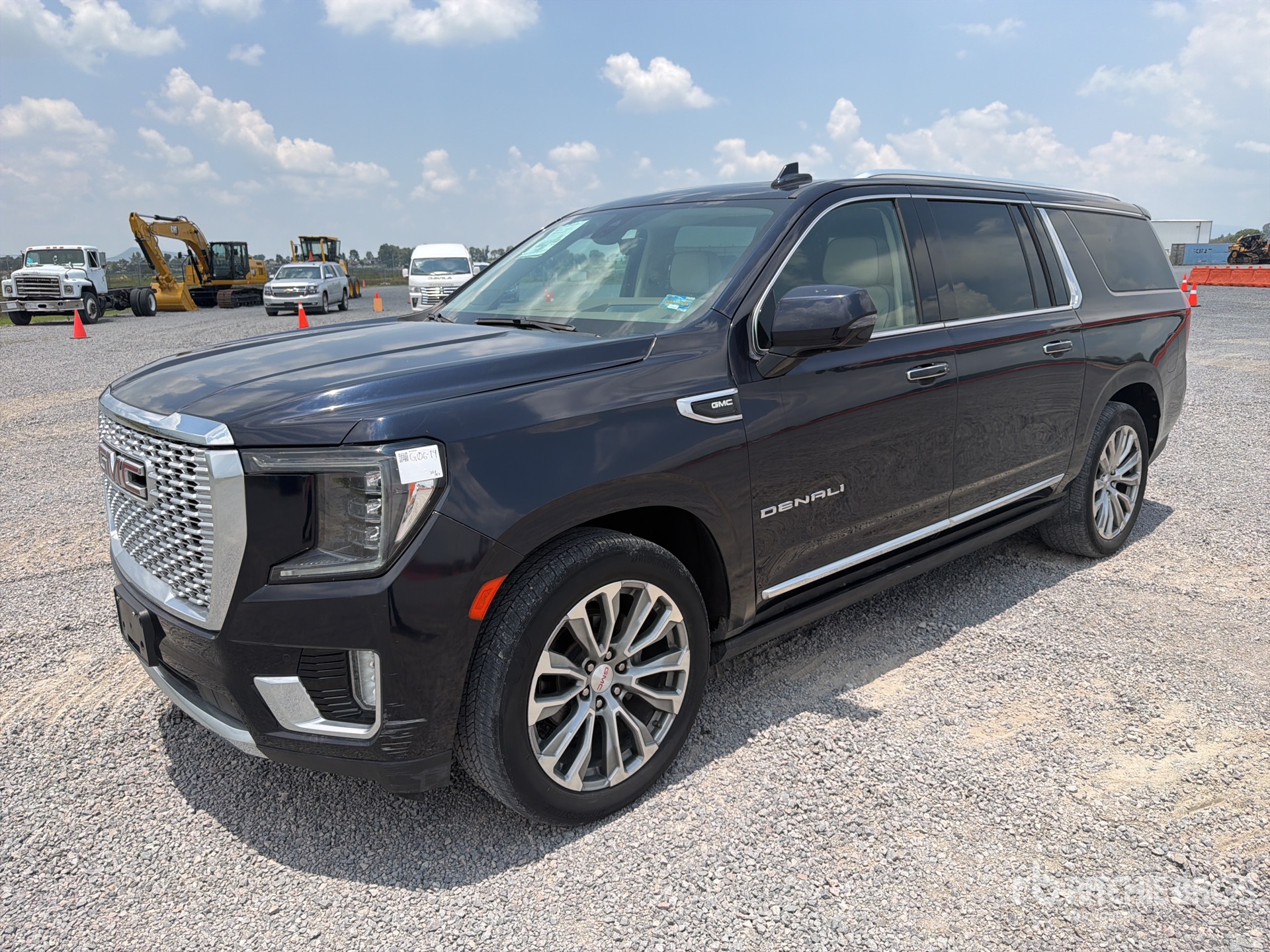 2022 GMC Denali XL 4WD Camioneta / SUV