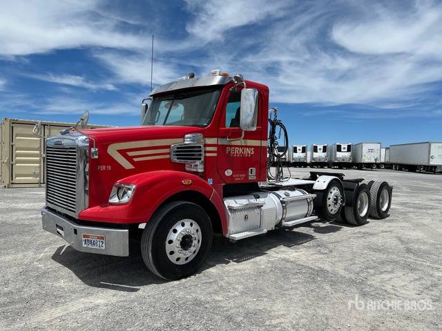 2018 Freightliner SD122 8x4 Tri/A Day Cab Truck Tractor