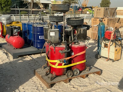 Quantity of (4) Car Oil Drainer Varios, herramientas manuales