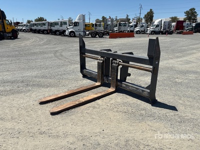 Paladin John Deere 444K 72 in Q/C Wheel Loader Forks