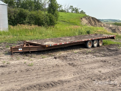2003 32 ft Tri/A Trailer utilitario
