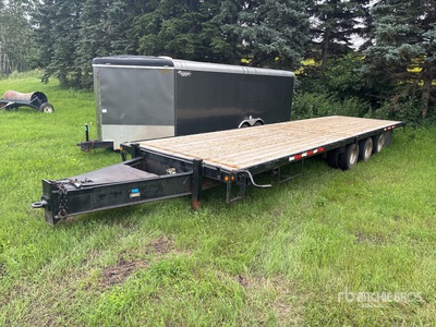 33 ft Tri/A Equipment Trailer