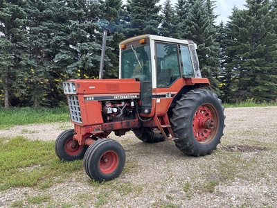 International 886 2WD トラクター