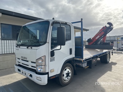 Isuzu NQR Pritschenwagen mit Kran