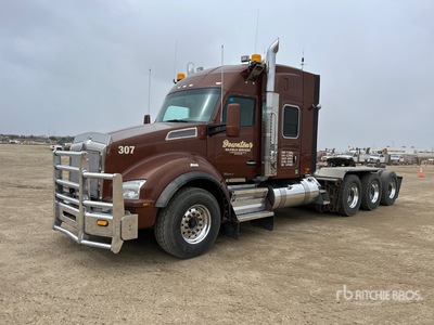 2015 Kenworth T880 8x6 Tri/A Sleeper Truck Tractor