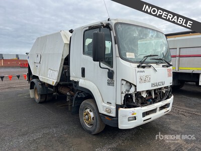 2010 Schwarze A5500 on 2009 Isuzu Sweeper Truck (Inoperable)