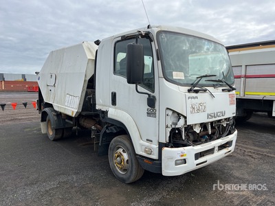 2010 Schwarze A5500 on 2009 Isuzu Sweeper Truck (Inoperable)