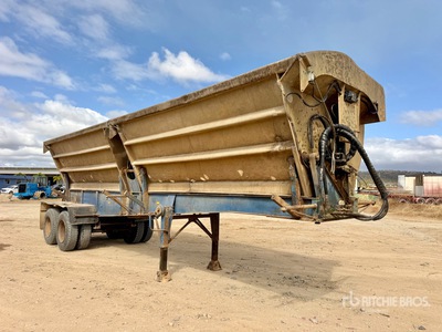 1992 Boomerang Bogie/A Side Dump Trailer