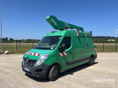 2017 France Elevateur 121Fcc 11 m on 2017 Renault MASTER  4x2 Camion Nacelle Bucket Truck
