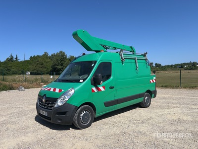 2017 France Elevateur 121Fcc 11 m on 2017 Renault MASTER  4x2 Camion Nacelle Bucket Truck